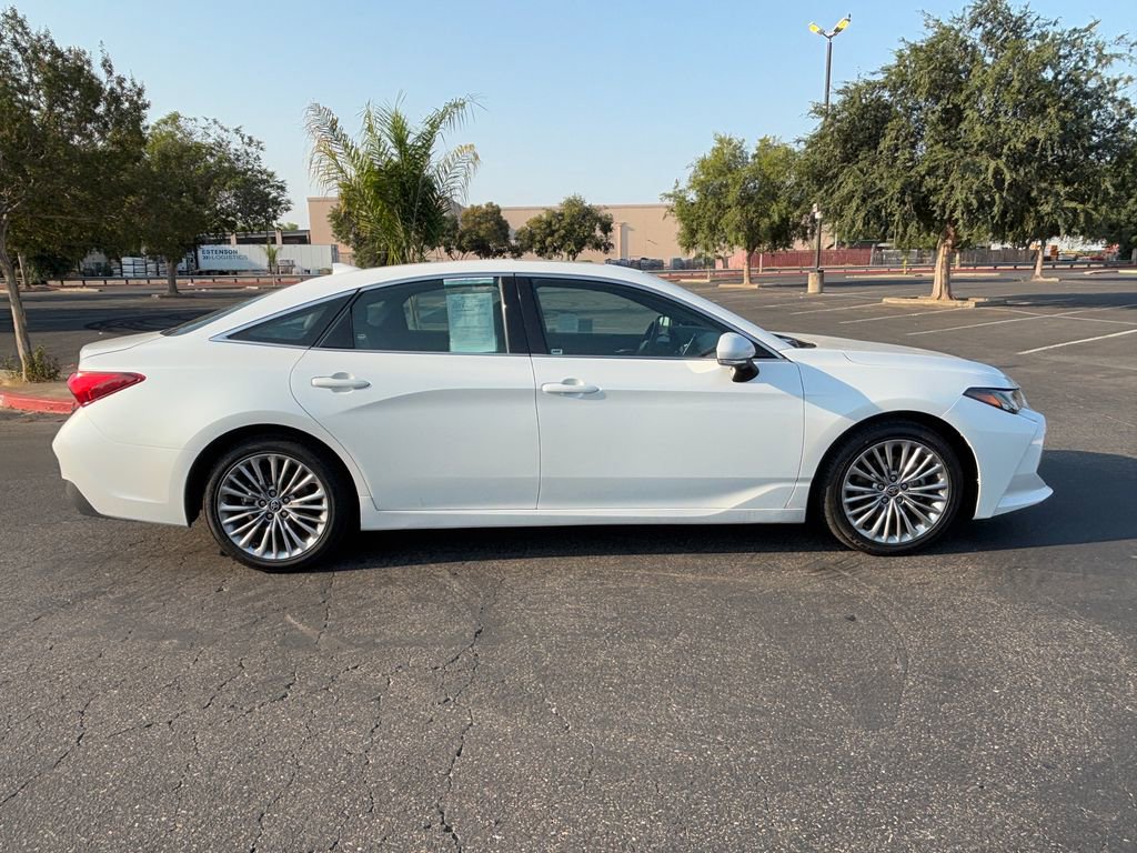 2022 Toyota Avalon Limited photo 4