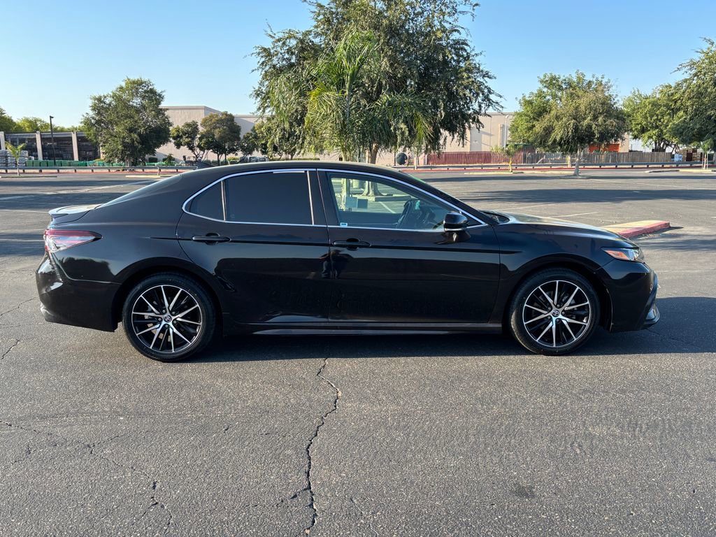 2023 Toyota Camry SE photo 4