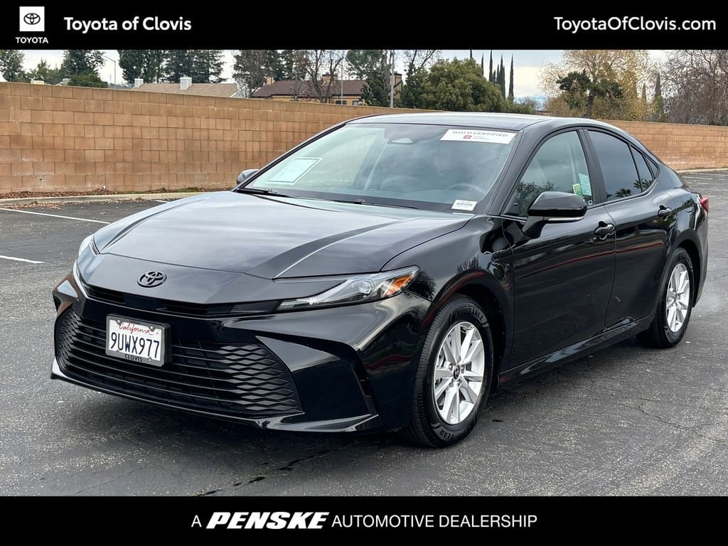 2025 Toyota Camry LE's photo
