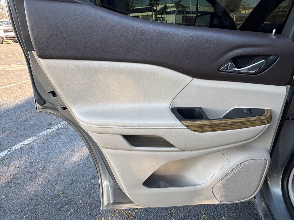 2019 GMC Acadia Denali - Photo 29