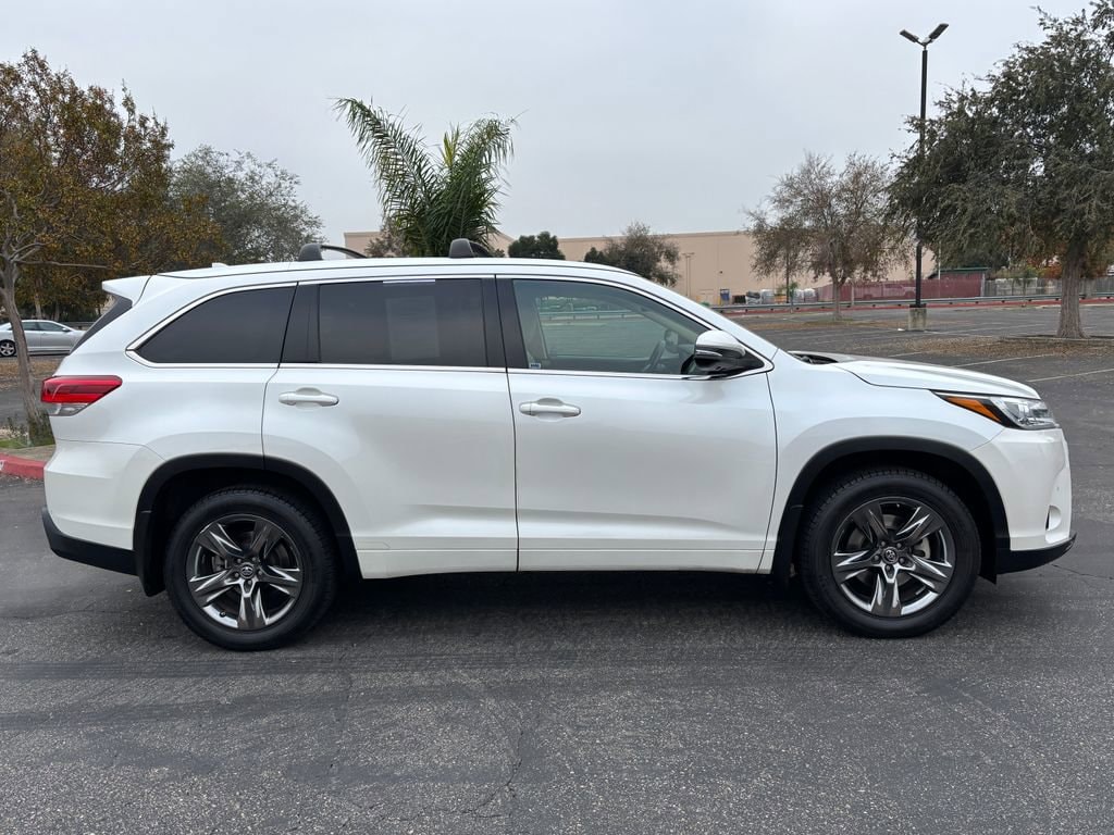 Used 2017 Toyota Highlander Limited Platinum V6 SUV