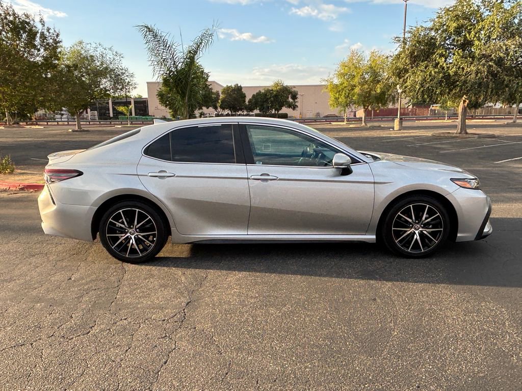 2023 Toyota Camry Hybrid SE photo 4