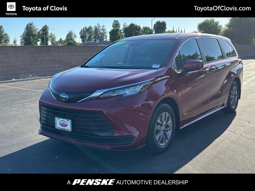 2023 Toyota Sienna LE 8-Passenger Hybrid FWD's photo