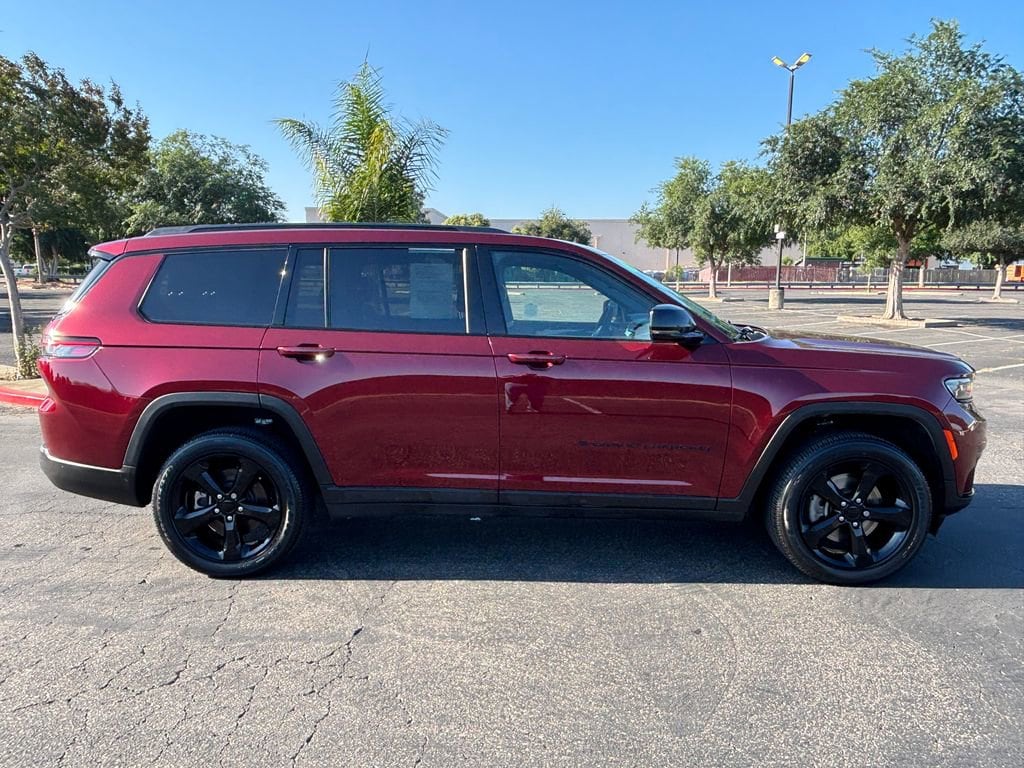 Used 2023 Jeep Grand Cherokee L L Laredo SUV
