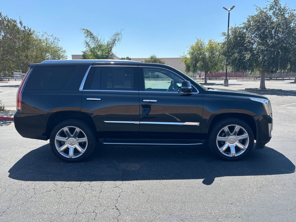 2018 Cadillac Escalade Luxury photo 4