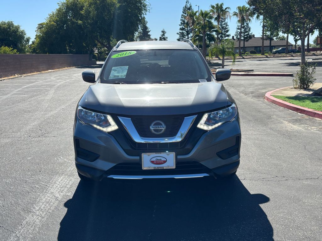 Used 2018 Nissan Rogue SV with VIN JN8AT2MV5JW306997 for sale in Clovis, CA