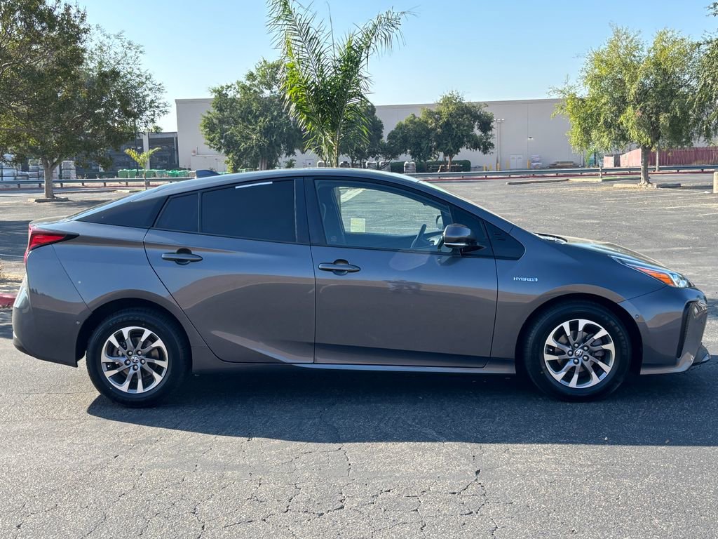 2019 Toyota Prius Limited photo 4