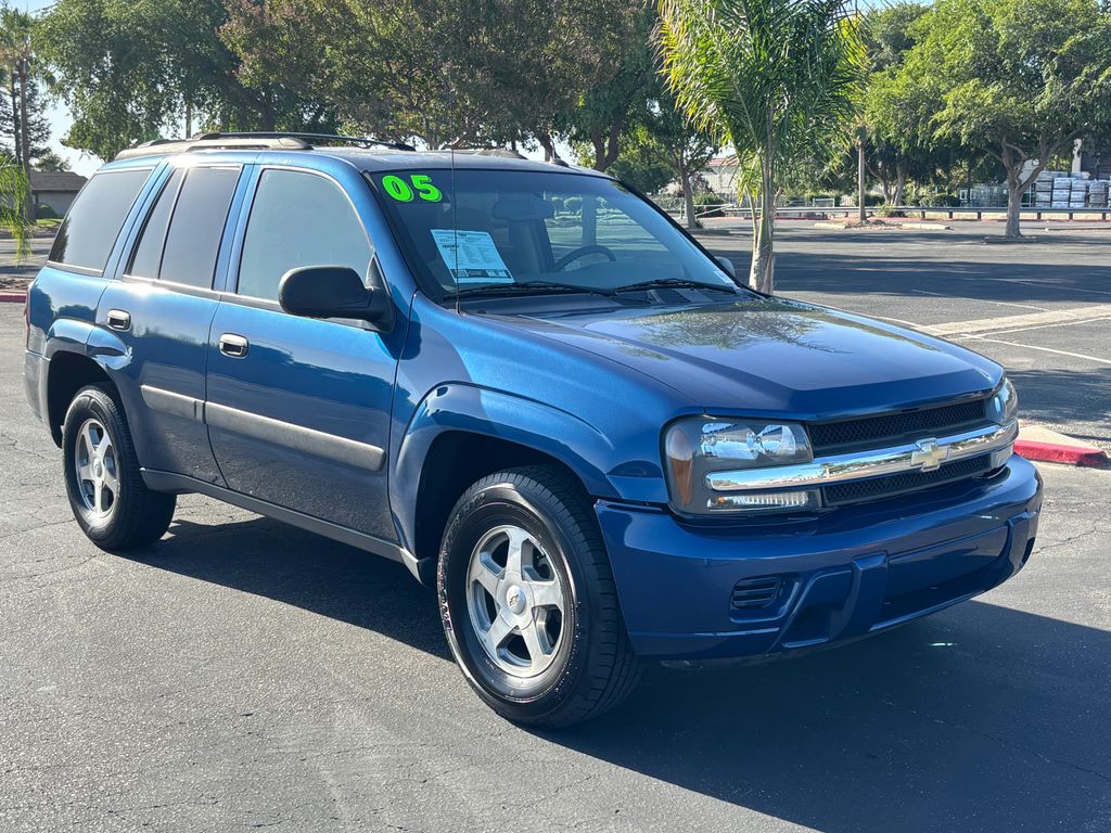 Used 2005 Chevrolet TrailBlazer LS with VIN 1GNDS13S152385988 for sale in Clovis, CA