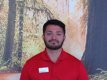 Staff member Eddie Gonzalez from ID_2d71e0ada36d