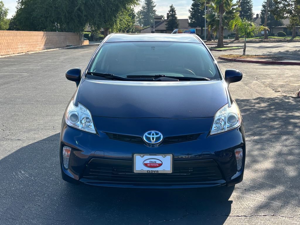 2014 Toyota Prius Five photo 2