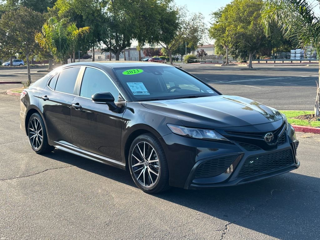 2023 Toyota Camry SE photo 3