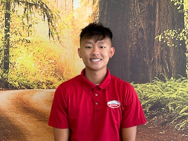 Staff member Jengsue Vang from ID_2d71e0ada36d