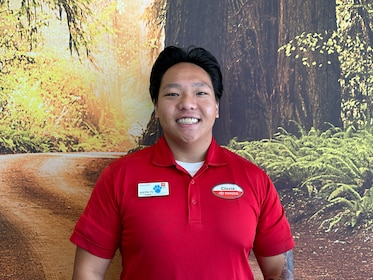 Staff member Justin Vu from ID_2d71e0ada36d