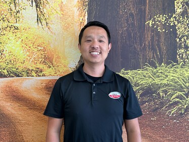 Staff member Neng Vang from ID_c9691c138106
