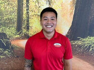 Staff member David Phetchumporn from ID_c11b720e1359