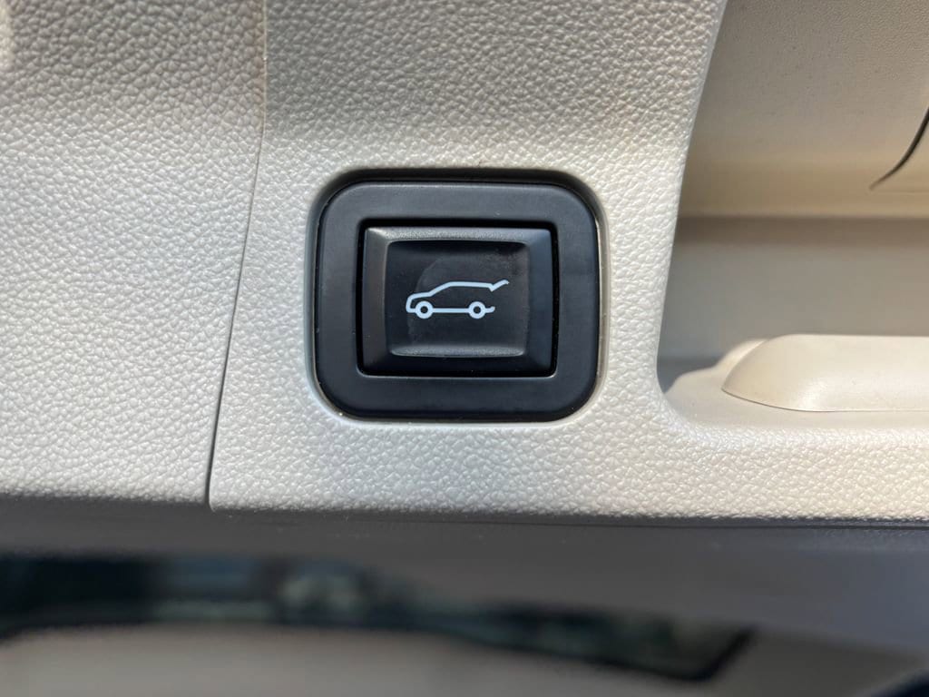 2019 GMC Acadia Denali - Photo 31