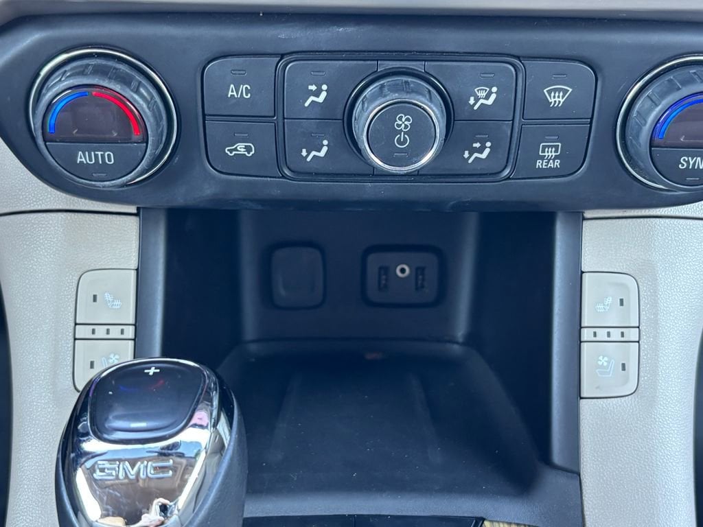 2019 GMC Acadia Denali - Photo 16