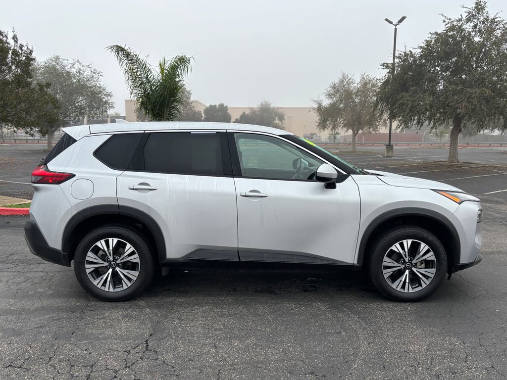 2023 Nissan Rogue SV photo 4