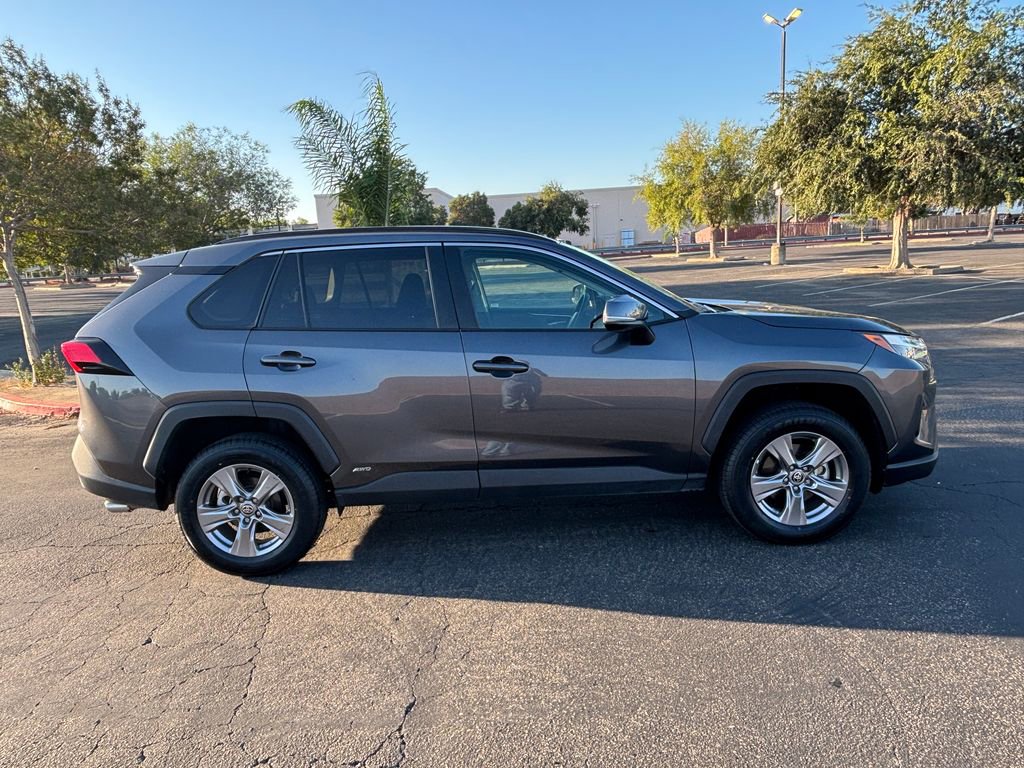 2024 Toyota RAV4 XLE photo 3