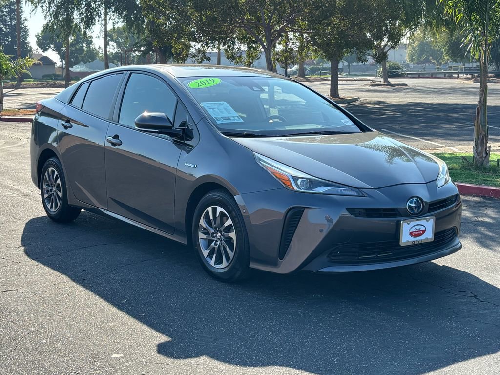 2019 Toyota Prius Limited photo 3
