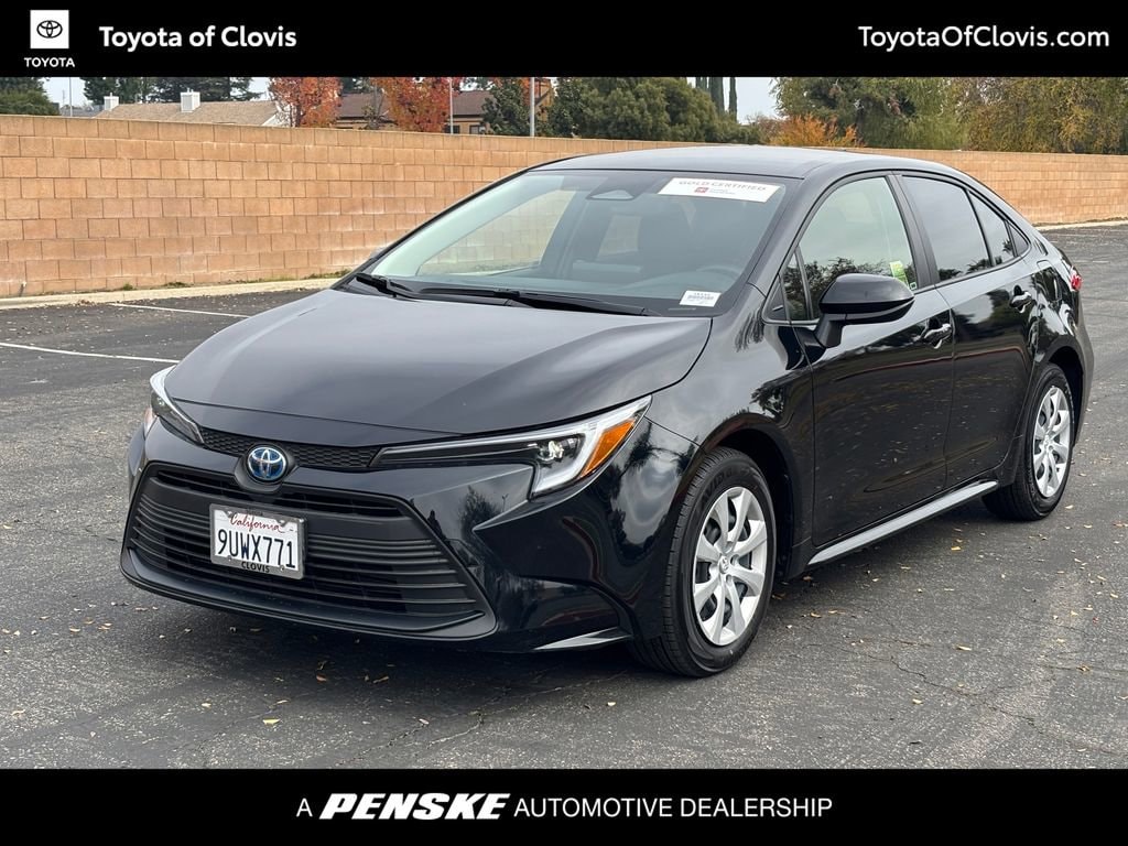 2025 Toyota Corolla LE's photo