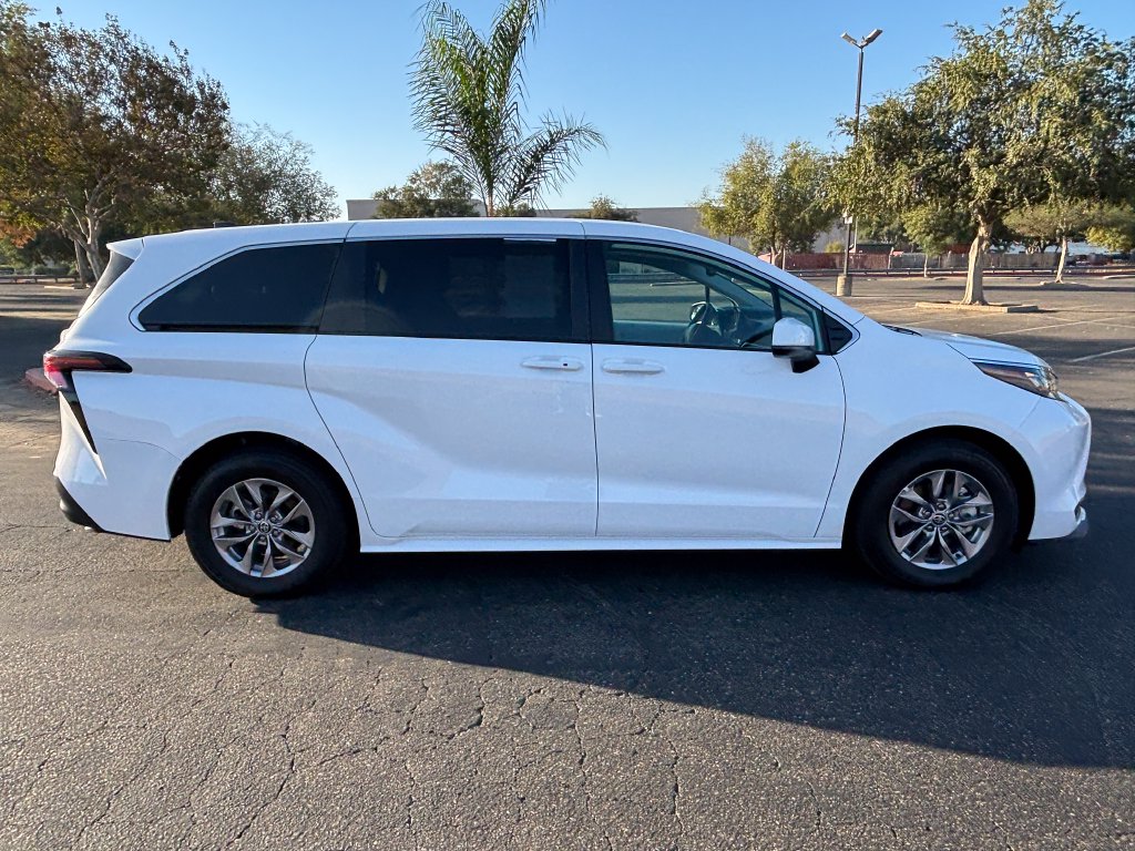 Used 2026 Toyota Sienna LE Minivan/Van