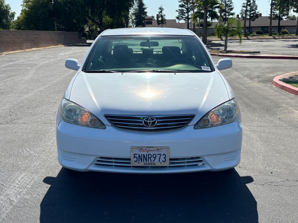 Used 2005 Toyota Camry LE with VIN 4T1BE32K05U595583 for sale in Clovis, CA