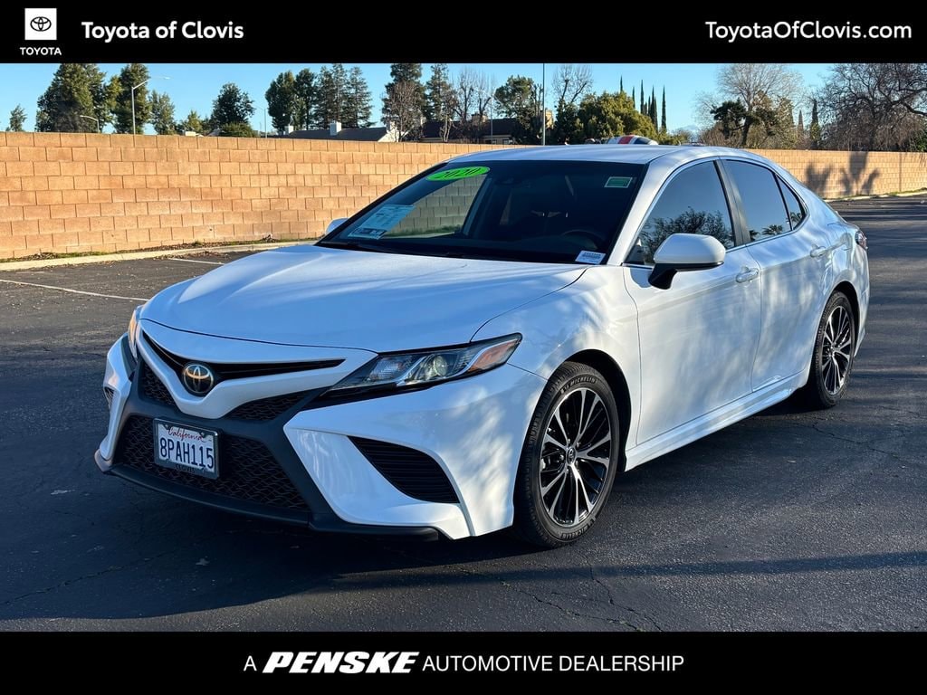 2020 Toyota Camry SE's photo