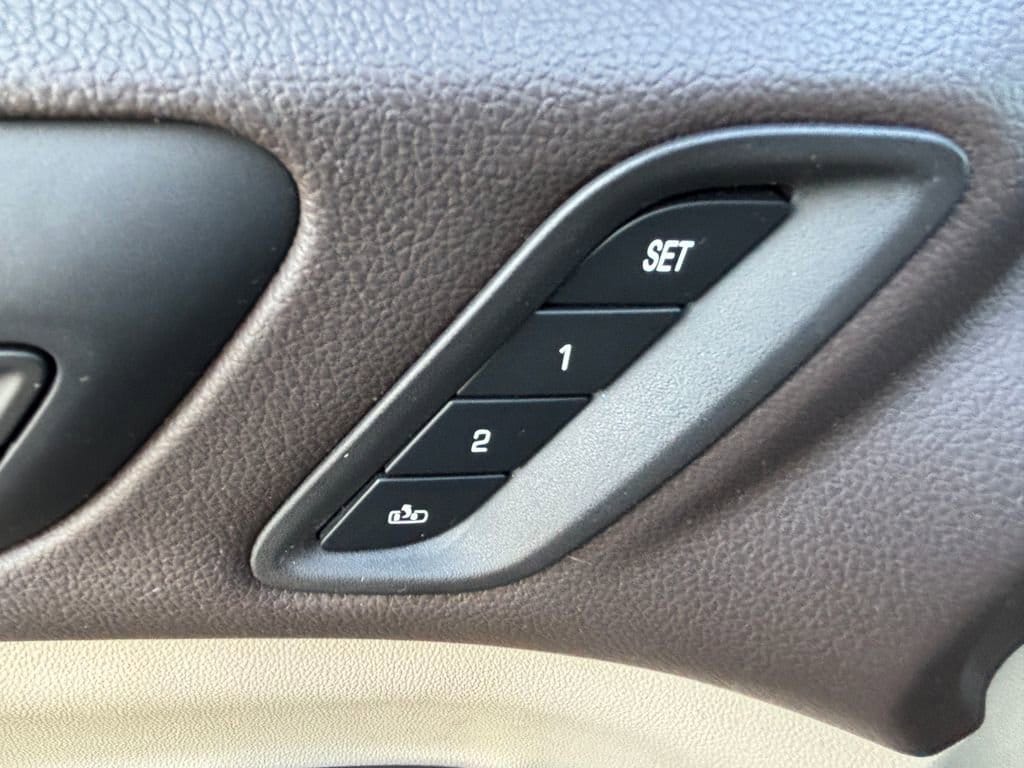 2019 GMC Acadia Denali - Photo 27