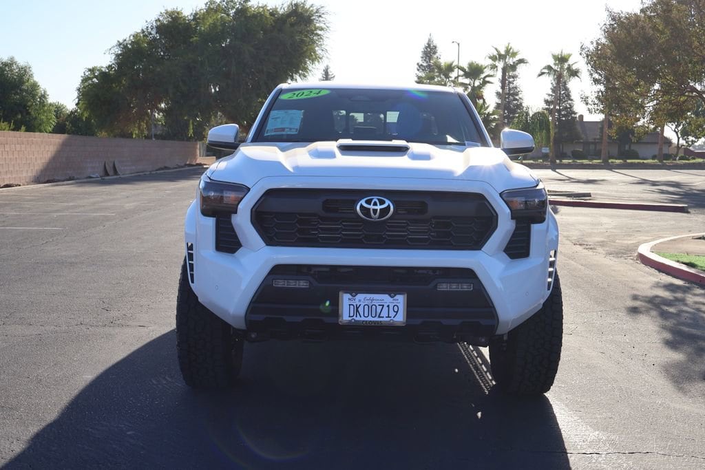 Used 2024 Toyota Tacoma TRD Sport with VIN 3TMLB5JN8RM039251 for sale in Clovis, CA