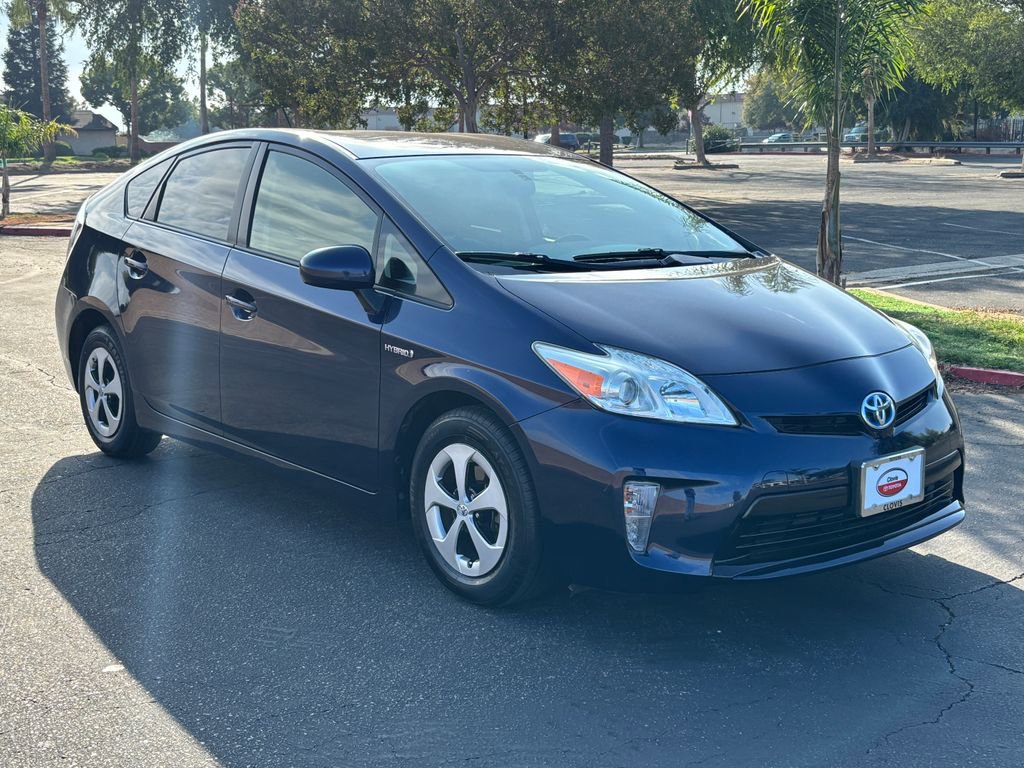 2014 Toyota Prius Five photo 3