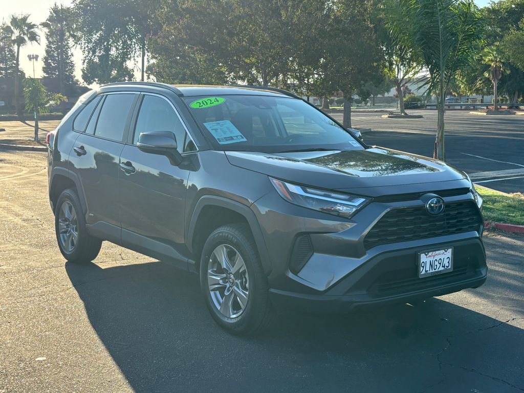 2024 Toyota RAV4 XLE photo 2