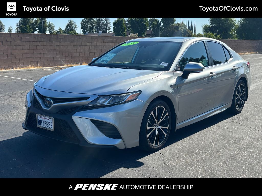 2019 Toyota Camry Hybrid Sedan 