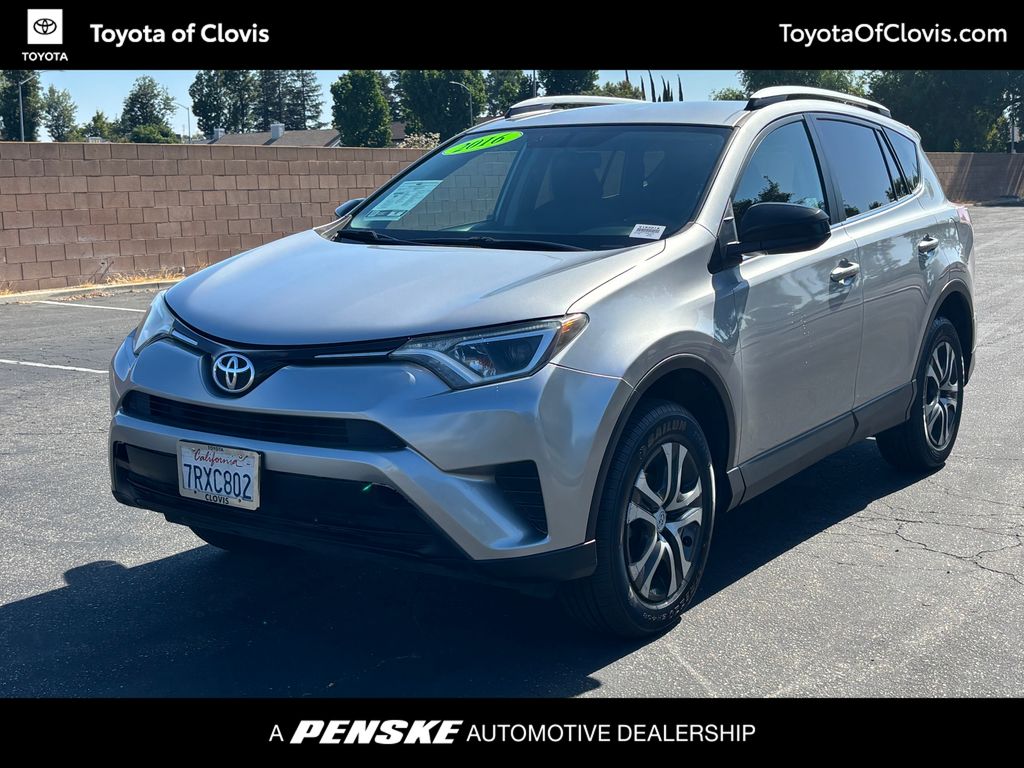 2016 Toyota RAV4 LE's photo