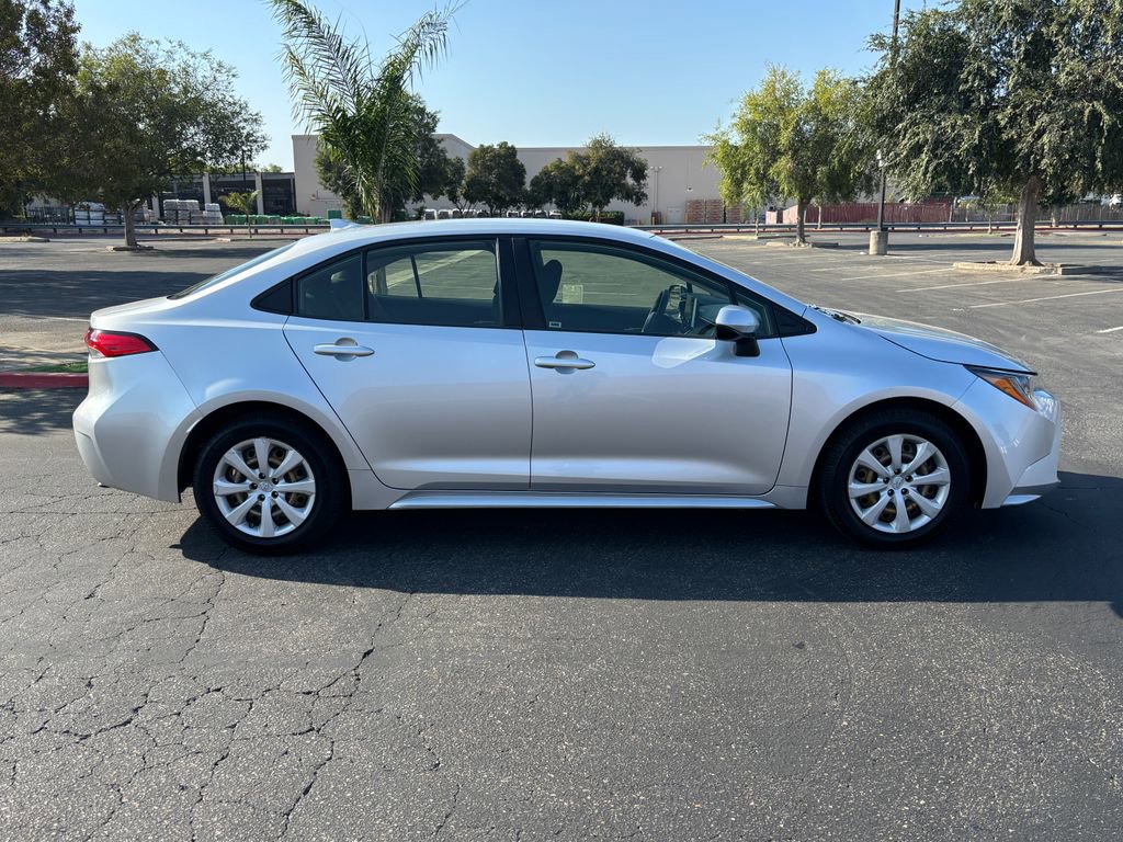 2020 Toyota Corolla LE photo 4