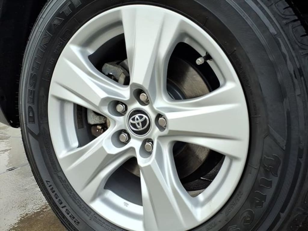 Used 2021 Toyota RAV4 XLE SUV