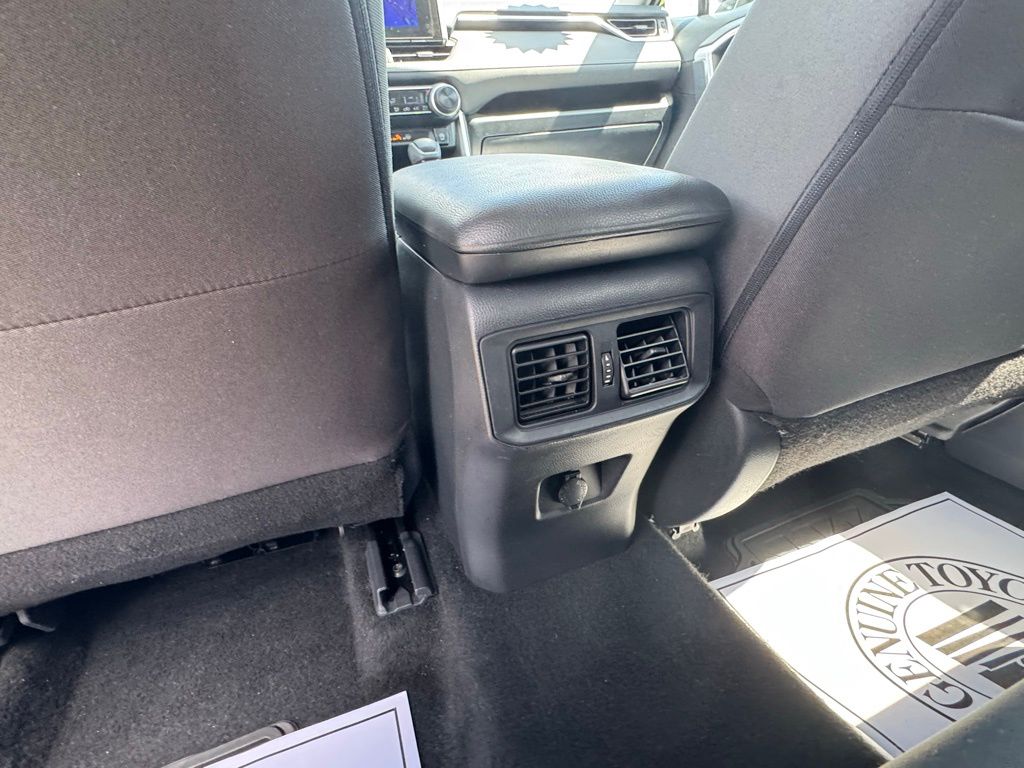 2024 Toyota RAV4 LE - Photo 35