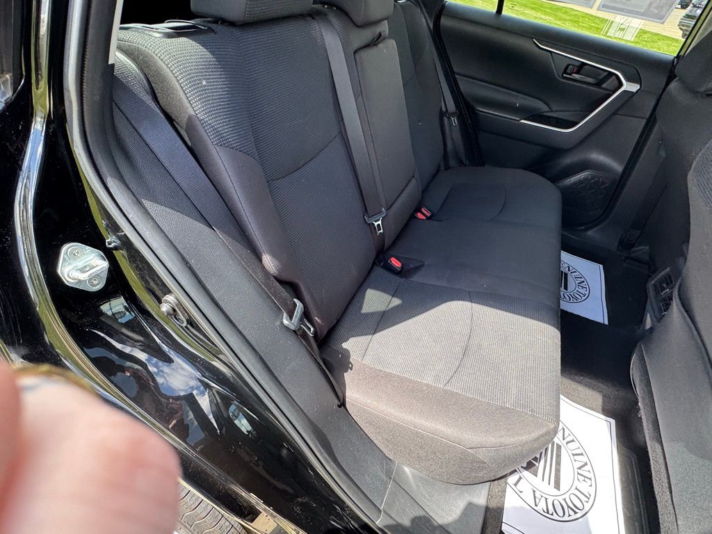 2024 Toyota RAV4 LE - Photo 47