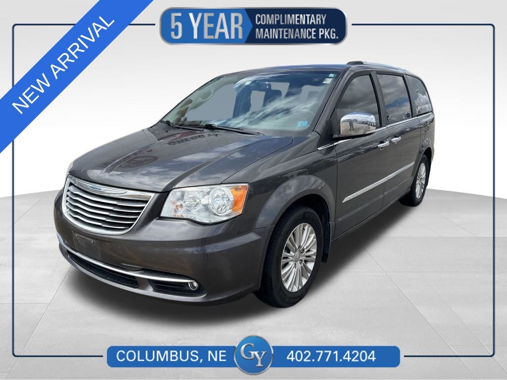 2015 Chrysler Town & Country Limited's photo