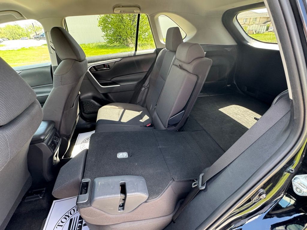 2024 Toyota RAV4 LE - Photo 38