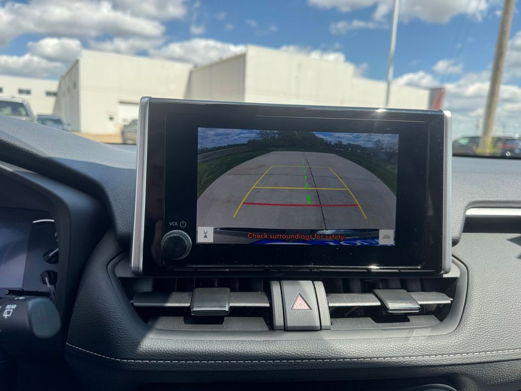 2024 Toyota RAV4 LE - Photo 20