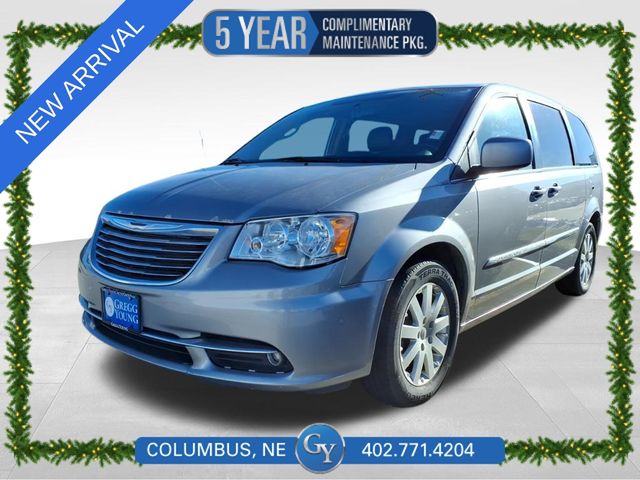 2016 Chrysler Town & Country Touring's photo