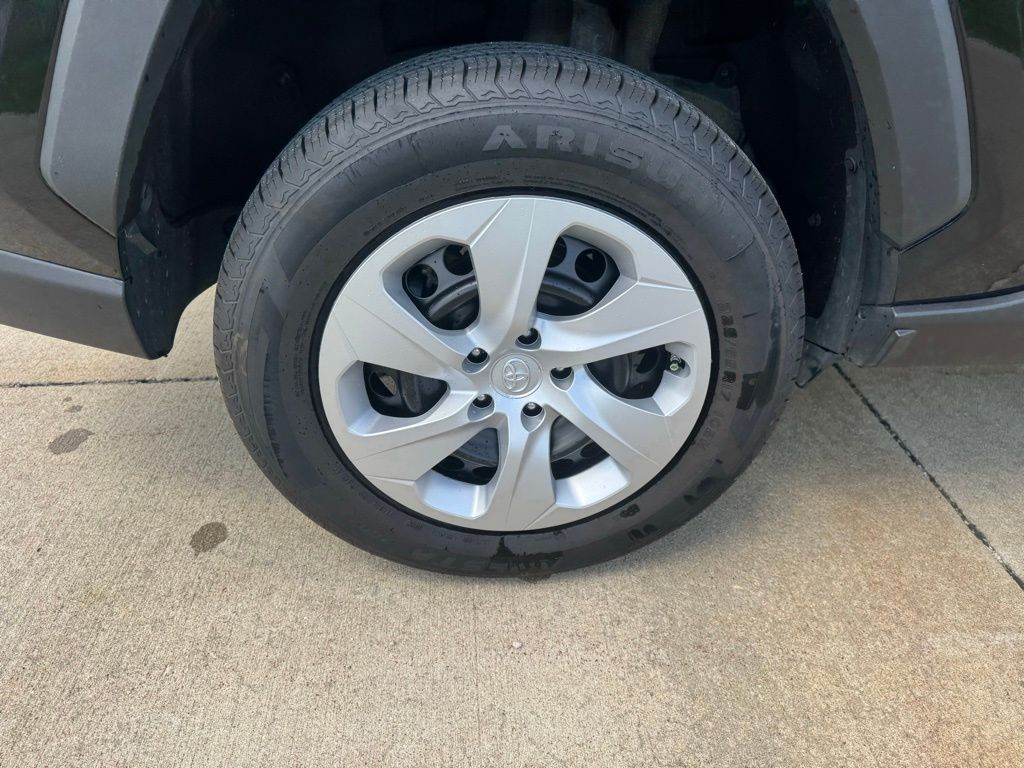 2024 Toyota RAV4 LE - Photo 58