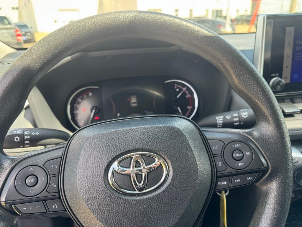 2024 Toyota RAV4 LE - Photo 18