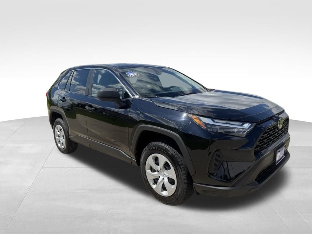 2024 Toyota RAV4 LE - Photo 8