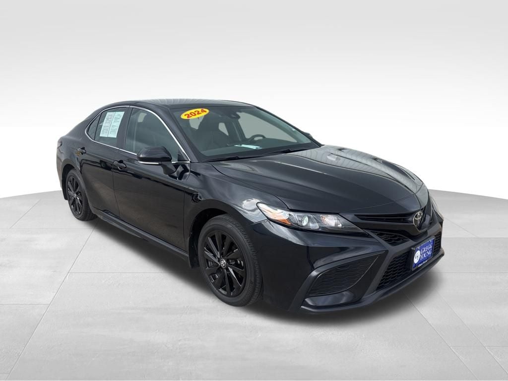 Used 2024 Toyota Camry SE Sedan
