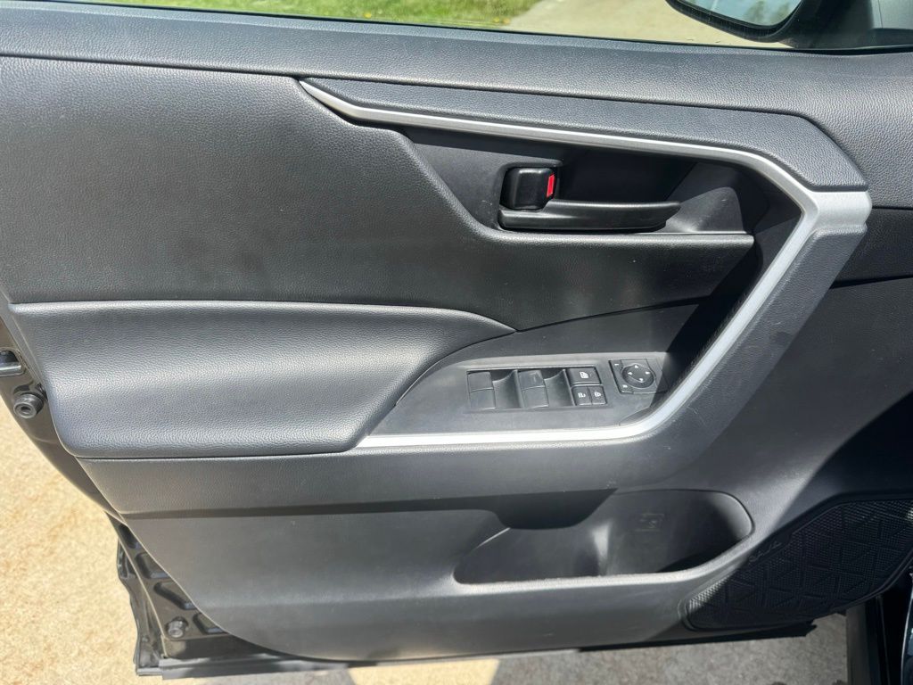 2024 Toyota RAV4 LE - Photo 12
