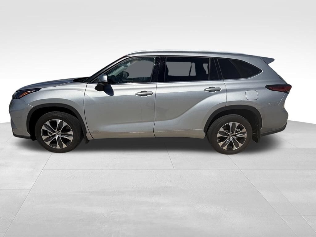 Used 2022 Toyota Highlander Hybrid XLE SUV
