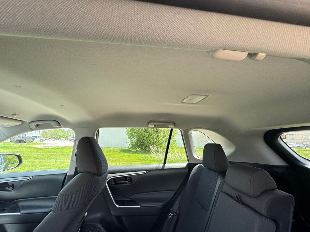 2024 Toyota RAV4 LE - Photo 39