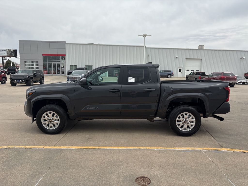 2026 Toyota Tacoma SR5 - Photo 11